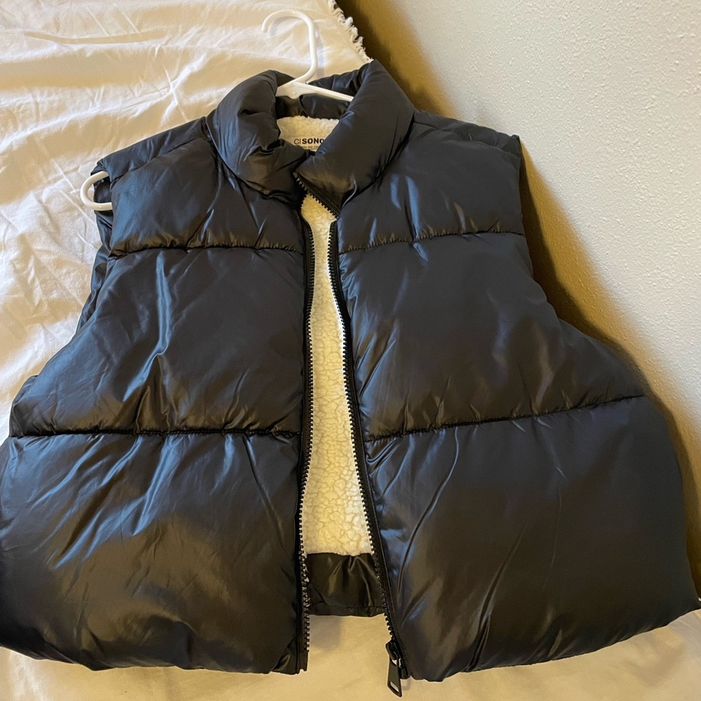 Cropped puffy vest